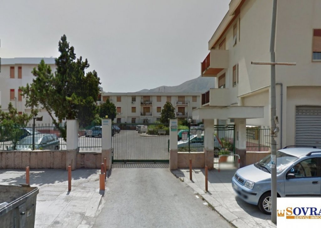 Appartamento quadrilocale in vendita  corso DEI MILLE 1345, Palermo, località Stazione centrale / Lincoln / Archirafi / Corso Dei Mille