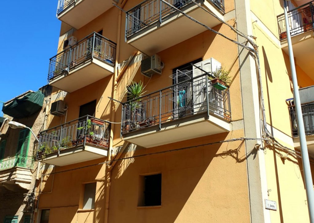 Vendita Appartamento Bagheria - BAGHERIA: MONOVANO RISTRUTTURATO 3° PIANO Località Via Città di Palermo/Via Casimira Aiello