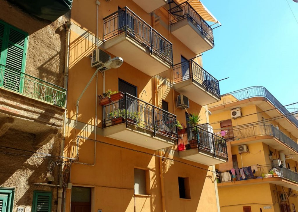 Vendita Appartamento Bagheria - BAGHERIA: MONOVANO RISTRUTTURATO 3° PIANO Località Via Città di Palermo/Via Casimira Aiello