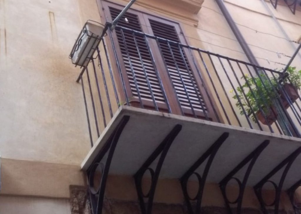 Vendita Appartamento Palermo - CENTRO STORICO: BIVANI 1° PIANO Località Palermo Centro Storico