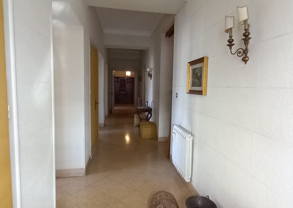 Vendita Appartamento Palermo - VIA M. STABILE:APPARTAMENTO 6 VANI CON DOPPIO INGRESSO 2° P. Località stabile/ungheria/politeama
