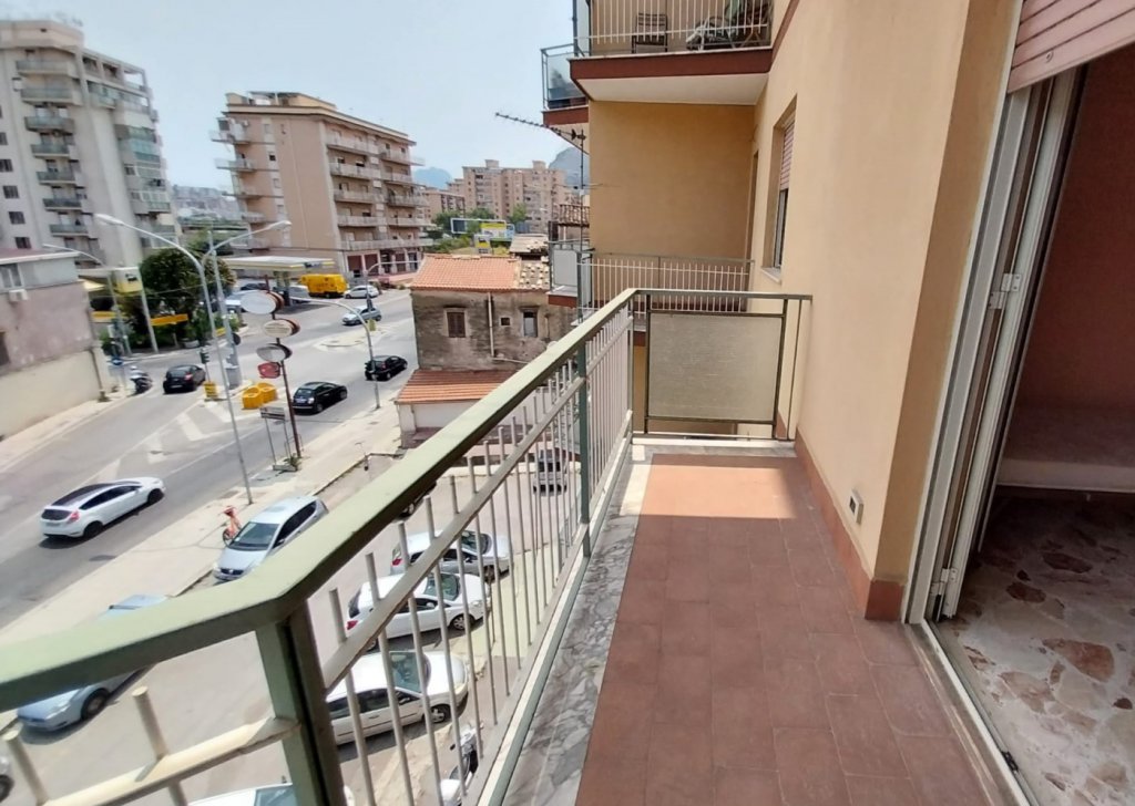 Vendita Appartamento Palermo - ORETO: LUMINOSO APPARTAMENTO PIANO 3° Località Bonagia / Oreto Nuova / Falsomiele / S. Maria Di Gesù