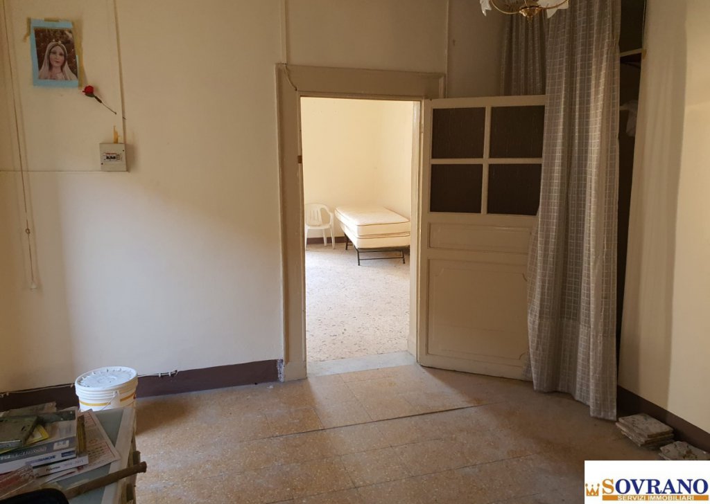 Vendita Appartamento Palermo - CENTRO STORICO: 2 APPARTAMENTI 2°- 3° PIANO DA RISTRUTTURARE Località CENTRO STORICO/ALBERGHERIA