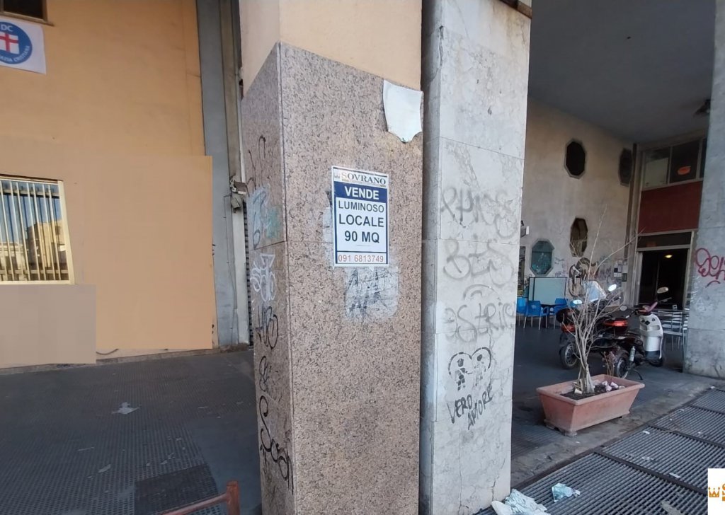 Locale commerciale in vendita  piazza Don Luigi Sturzo 40, Palermo, località Politeama/Ruggero Settimo