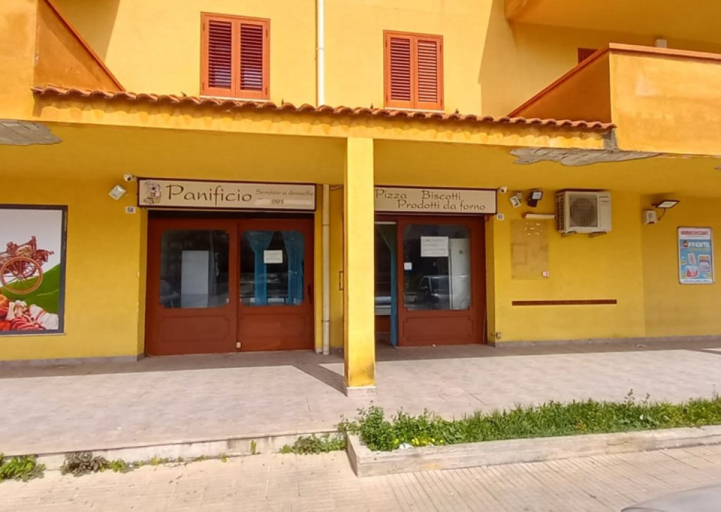 Locale commerciale in vendita  70 m², Carini, località Carini / Villagrazia Di Carini