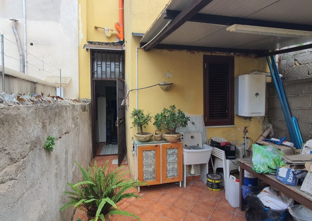 Palazzina indipendente in vendita  150 m², Palermo, località Forum/Acqua dei Corsari