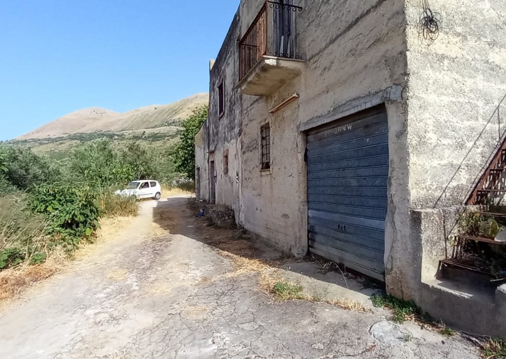 terreno in vendita  via Francesco Cangialosi 118, Carini, località Carini / Villagrazia Di Carini
