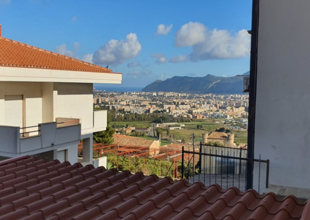 Villa Indipendente/Bifamiliare/Schiera in vendita  170 m², Palermo, località Baida / Falconara