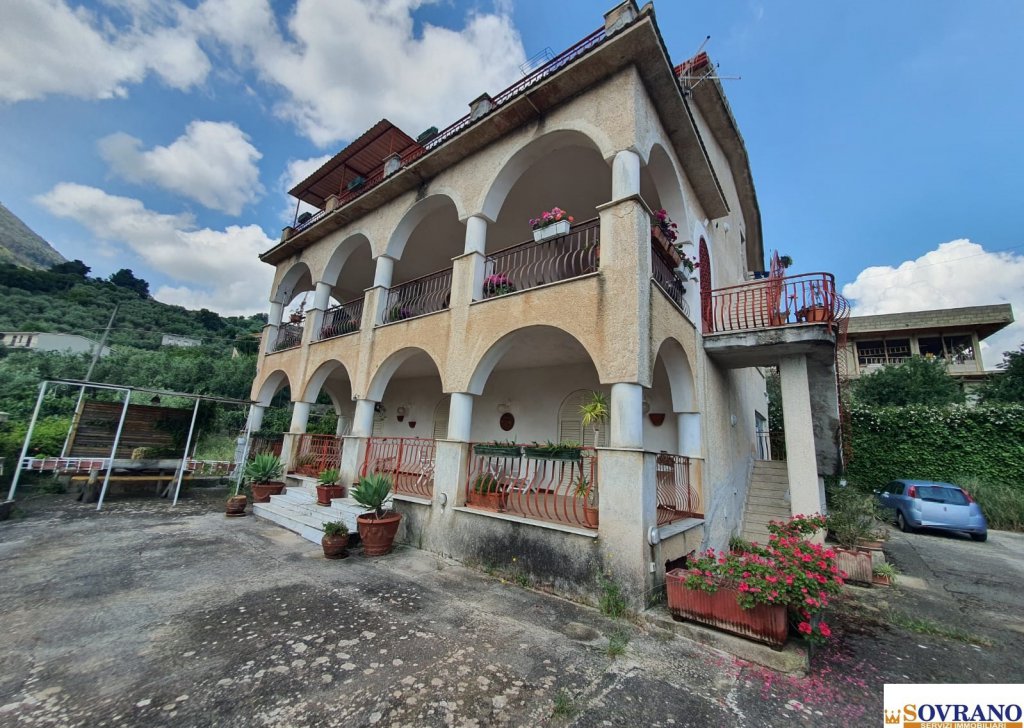 Villa Indipendente/Bifamiliare/Schiera in vendita  via Ferrovia Ovest 12, Altofonte