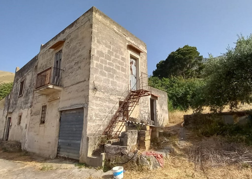 Villa Indipendente/Bifamiliare/Schiera in vendita  via Francesco Cangialosi 118, Carini