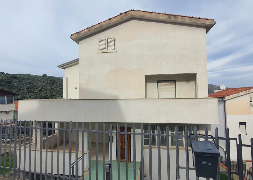 Villa Indipendente/Bifamiliare/Schiera in vendita  via Riccardo Wagner 2, Altofonte