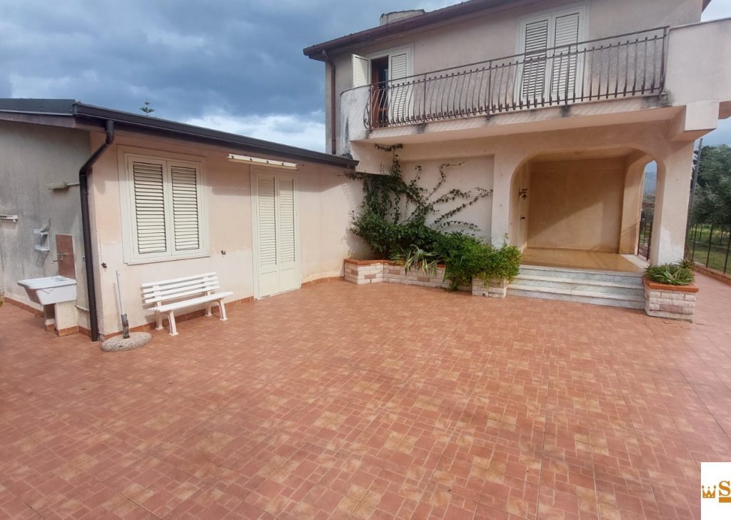Villa Indipendente/Bifamiliare/Schiera in vendita  290 m², Carini, località Carini / Villagrazia Di Carini