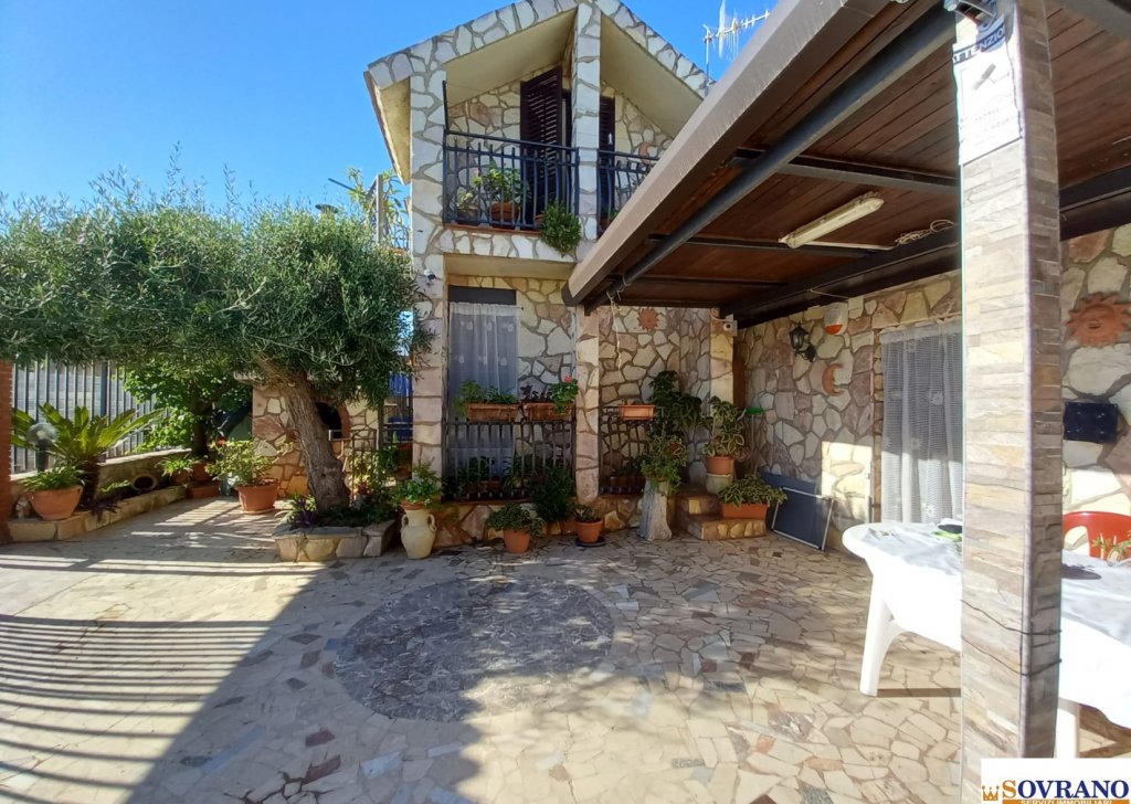 Villa Indipendente/Bifamiliare/Schiera in vendita  via Amerigo Vespucci 282, Carini, località Carini / Villagrazia Di Carini
