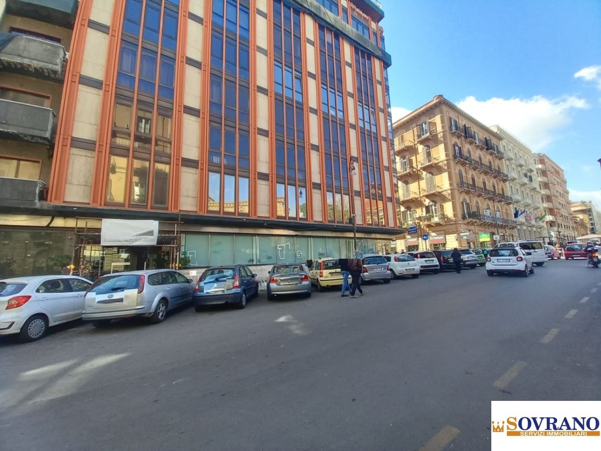 locale commerciale in affitto a Palermo in zona Politeama