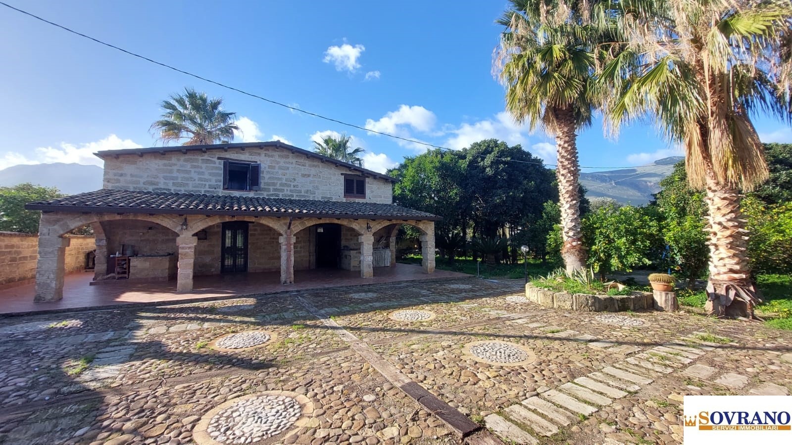 SPLENDIDO CASALE IN PIETRA SU 2 LIVELLI IN ZONA CARINI